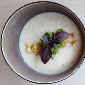 Zwiebel-Mandelsuppe vegan