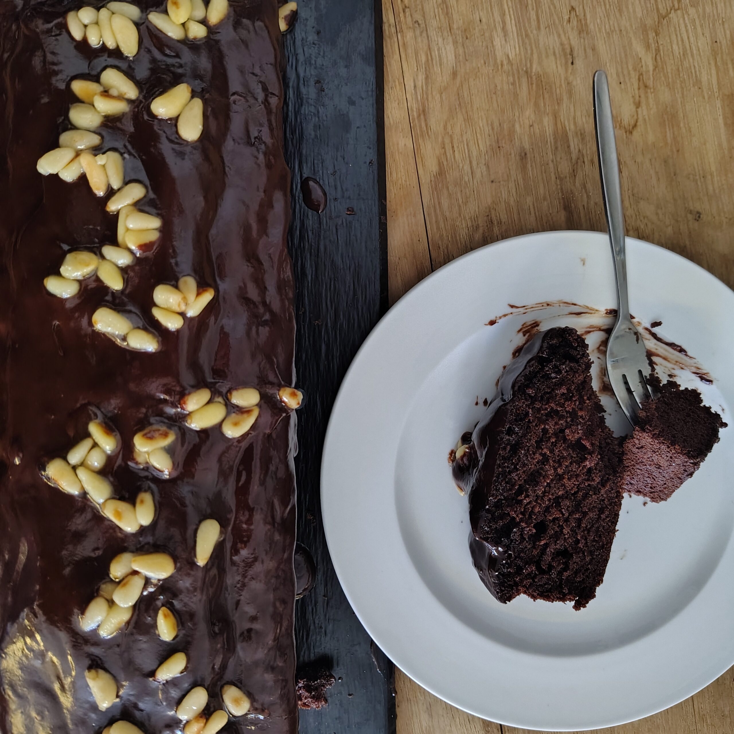 Schokoladenkuchen mit Miso-Karamell (vegan)