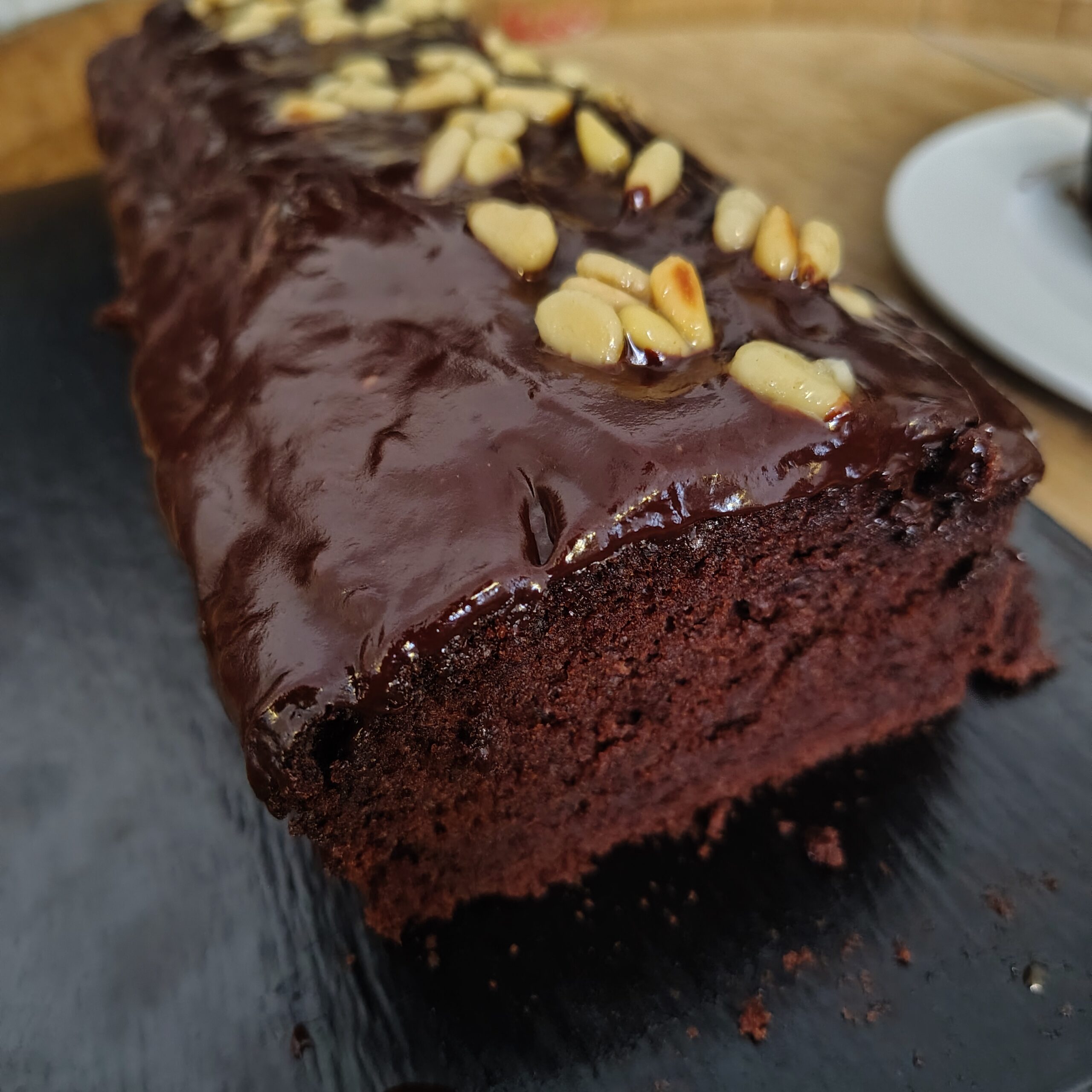 Schokoladenkuchen mit Miso-Karamell (vegan) – Bild 2